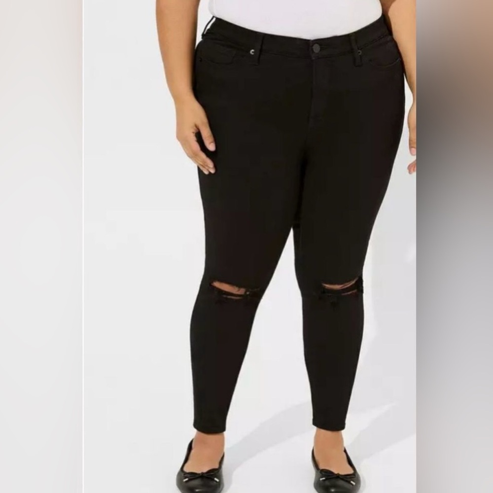Torrid Size 28T Black Sky High Skinny Distressed Jeans